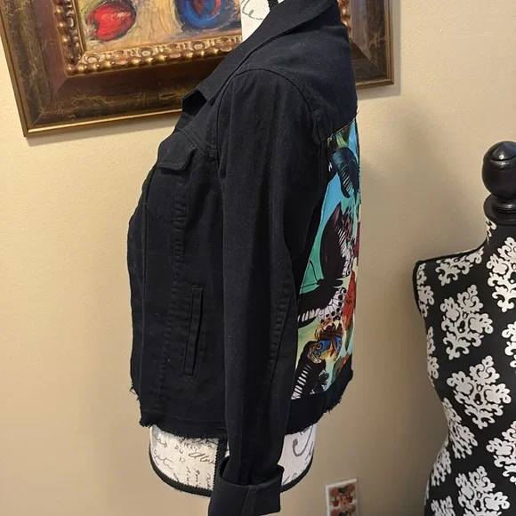 🦋Htrailz Classic soft denim with satin butterfly & floral back boutique jacket - Picture 6 of 13